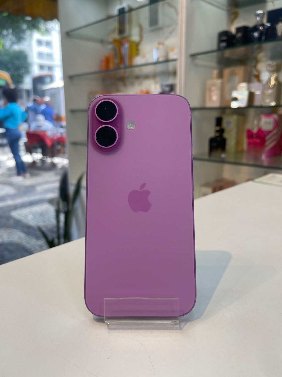iPhone 16